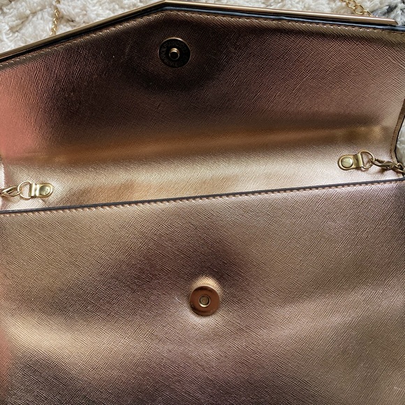 Clutch - Picture 2 of 4